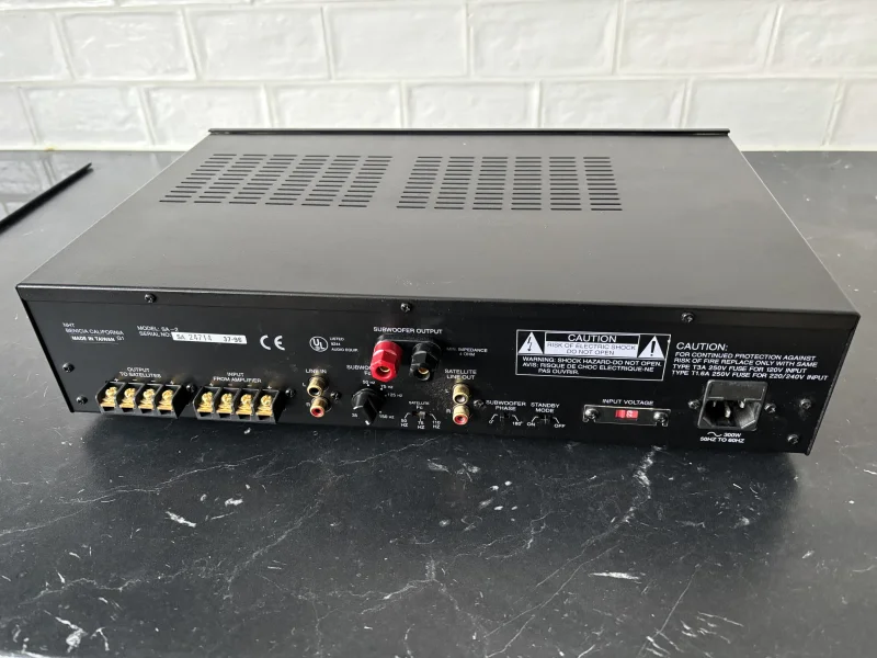 NHT SA-2 basförstärkare NHT SA-2 basförstärkare - Bild 2 av 3