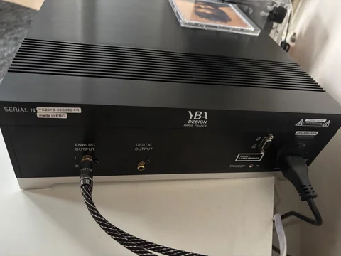 YBA YC201B high-end CD spelare