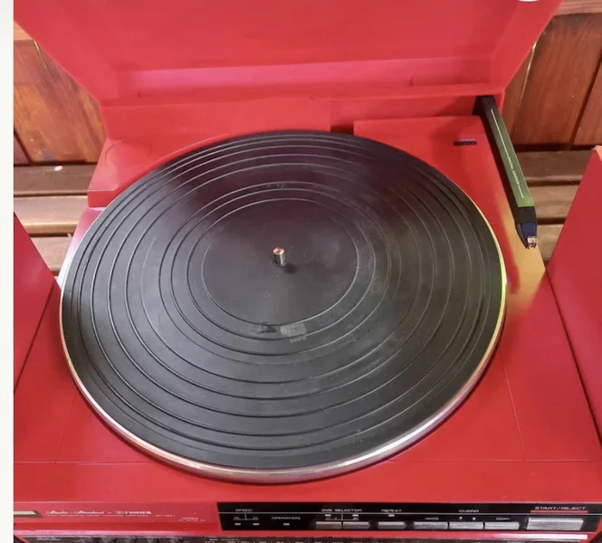 R&ouml;d skivspelare Fisher - Bild 3 av 3
