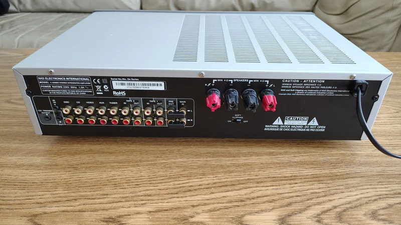 NAD C 320BEE - "Recap" (uppgraderad) förstärkare i bra skick. NAD C 320BEE - "Recap" (uppgraderad) förstärkare i bra skick. - Bild 4 av 5