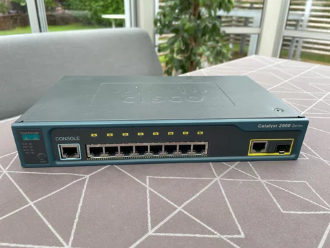 Cisco Catalyst 2960 N&auml;tverksswitch + Tp-Link MC220L + SFP modul/kablar