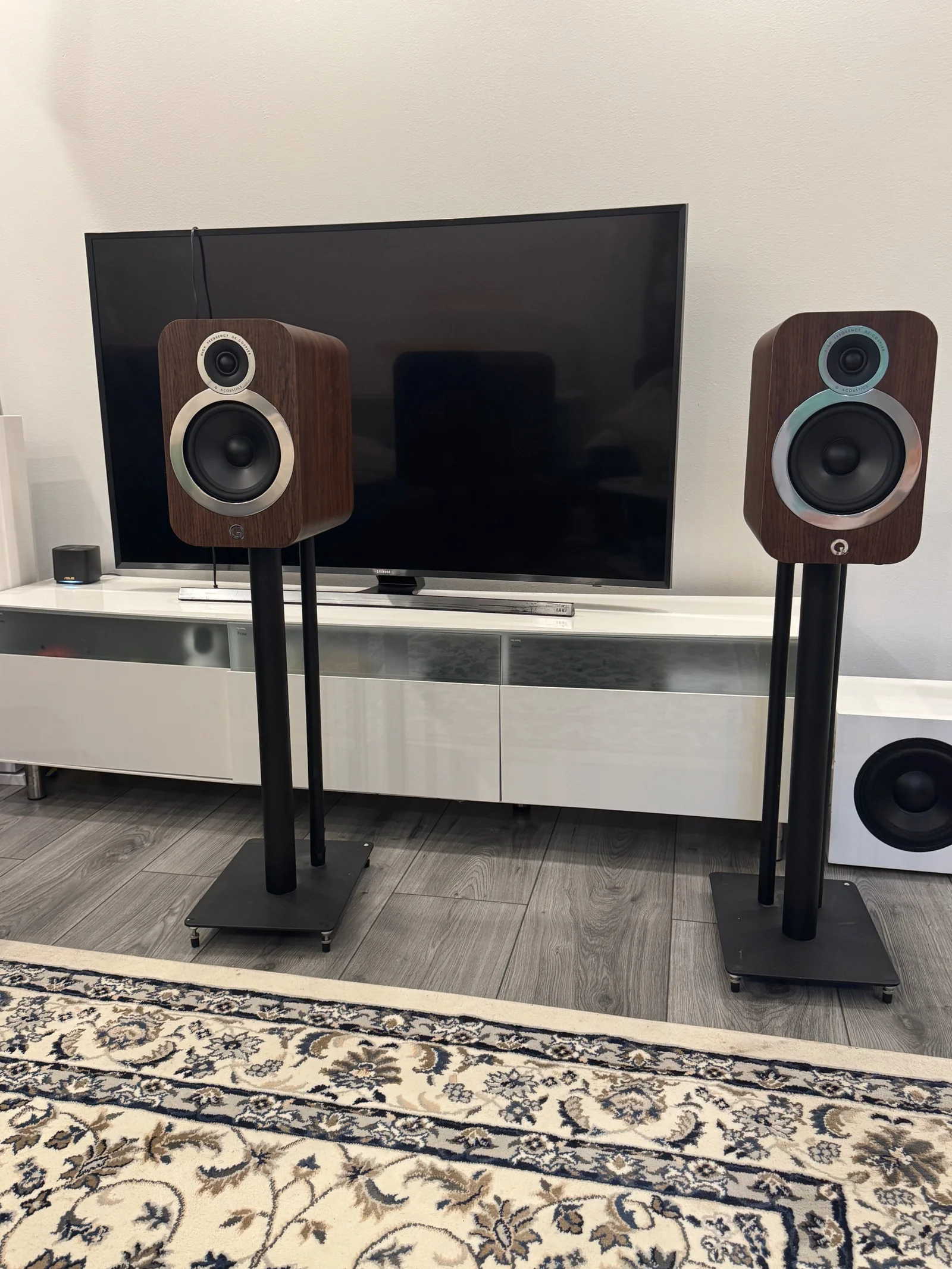 Q acoustics 3030i med originalstativ