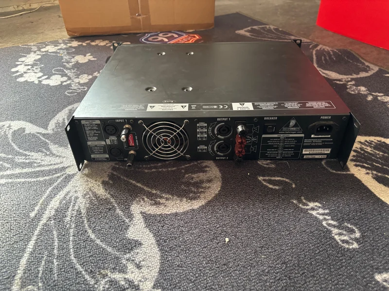 Behringer EP4000 - Bild 2 av 2