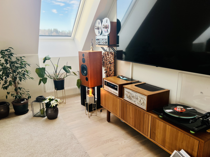 Harbeth Super HL5 Plus m. stativ från Rogoz Audio 🔊