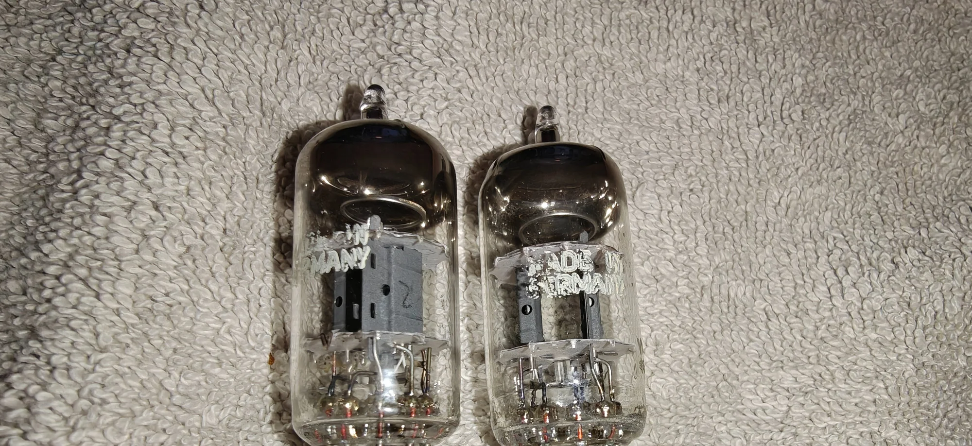 Fabrikmatchat par Siemens & Halskes ECC 81 samma kod!