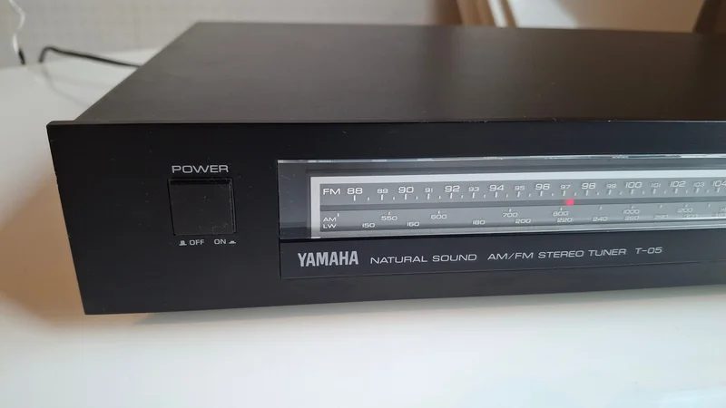 YAMAHA T-05 AM/FM Analog Stereo Tuner YAMAHA T-05 AM/FM Analog Stereo Tuner - Bild 2 av 10