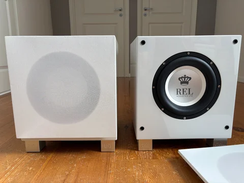 REL T/7i – två subwoofers i mycket fint skick