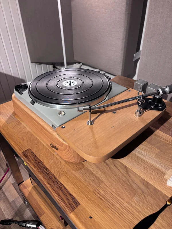 Thorens TD-124 mk2 Thorens TD-124 mk2 - Bild 2 av 3