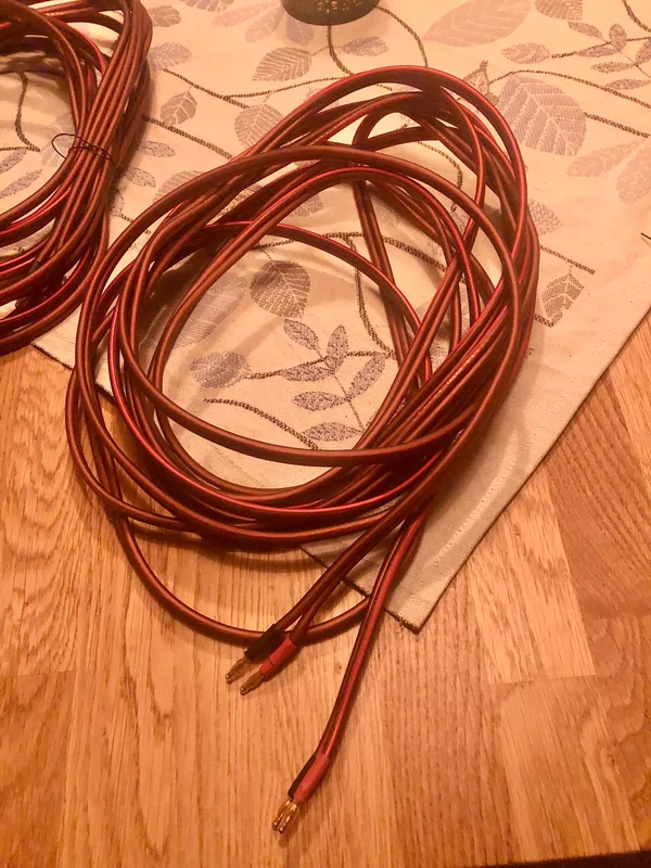 Micca högtalar kabel som ny Micca högtalar kabel som ny - Bild 2 av 3