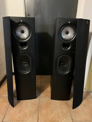 KEF Q65