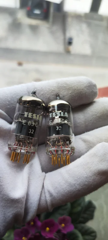 Matchat par Tesla E83CC med guldstift (NOS)  - Bild 2 av 4