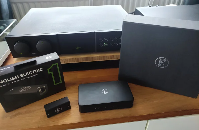 English Electric EE8 Switch & EE1 LAN isolator  - Bild 1 av 6