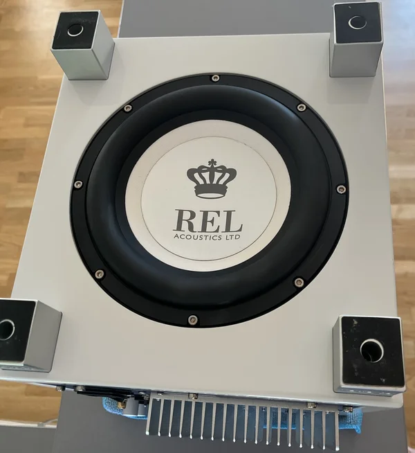 REL T5i Subwoofer &ndash; Vit h&ouml;gblank &ndash; Mycket fint skick - Bild 7 av 8