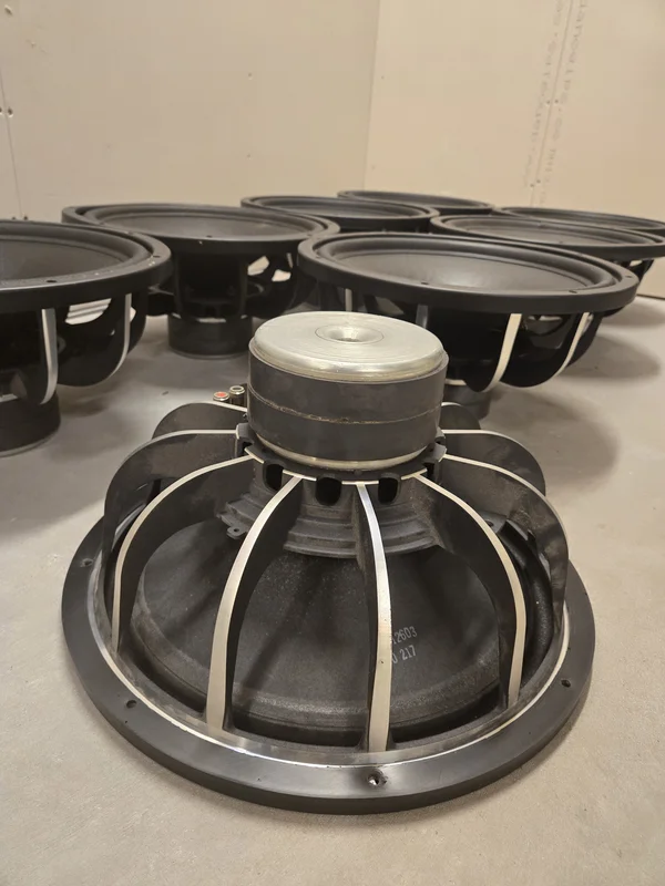 8 st Acoustic Elegance IB15, 15" infinite baffle-element 8 st Acoustic Elegance IB15, 15" infinite baffle-element - Bild 2 av 3