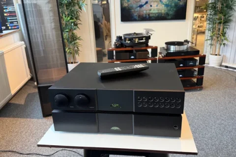 Naim NAC 552 f&ouml;rsteg & NAPS 552 DR n&auml;tdel - Begagnat f&ouml;rsteg