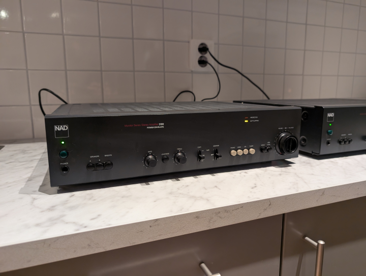 NAD 3100 Monitor Series 660W Bryggat.