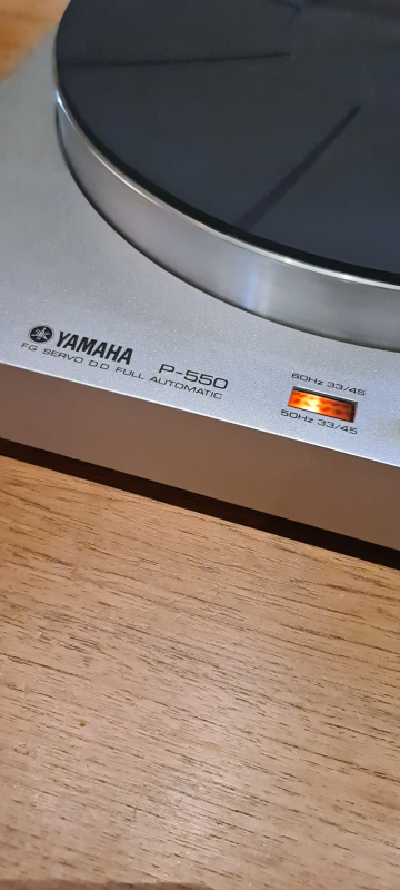 Renoverad vinylspelare Yamaha P-550 helautomatisk DD