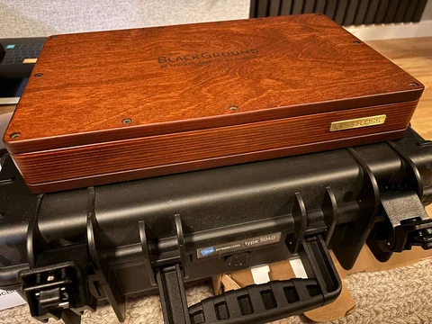Lessloss BlackGround 8x Speaker Base