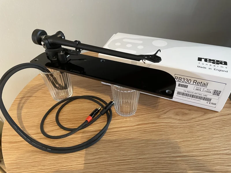 Rega RB330 + tonarmsbr&auml;da Thorens TD 124 - Bild 1 av 5