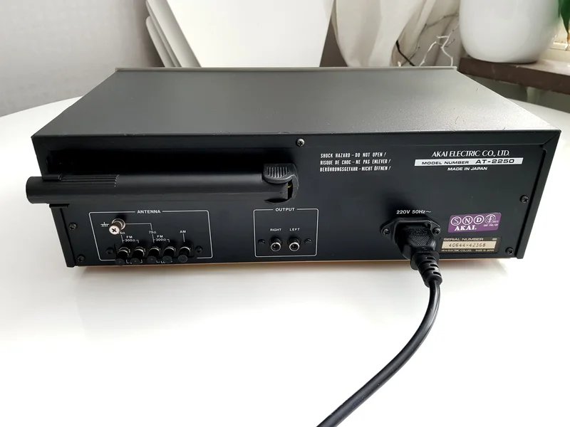 AKAI AT 2250 Analog Stereotuner - Bild 9 av 11