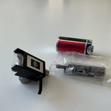 EMT pickup+1 och Dual 505-2 skivspelare . EMT pickup+1 och Dual 505-2 skivspelare .