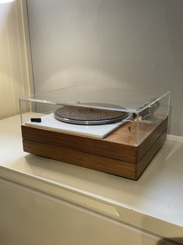 Lenco med EAT C-note tonarm 10”