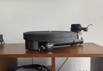 Kuzma Stabi S med Stogi Reference 9”, Hana ML pickup, Nordost Tyr phonokabel, Kuzma AC ström