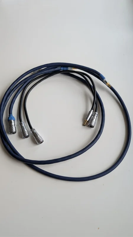 Ferrum Hypsos psu med powersplitter+ DC kablar  - Bild 4 av 4