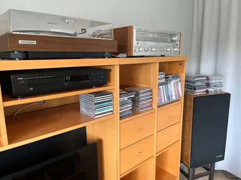 Anl&auml;ggning fr&aring;n Pioneer - skivspelare, receiver, h&ouml;gtalare