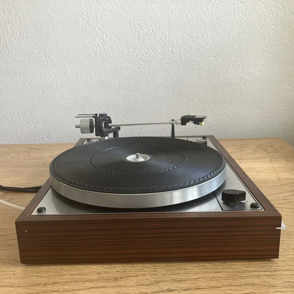 Thorens TD165 med Shure M91ED Thorens TD165 med Shure M91ED - Bild 4 av 11
