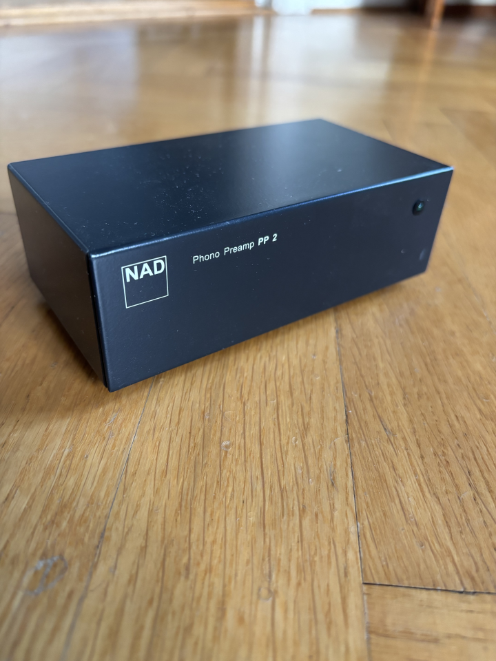 Pro-Ject Xpression II + NAD PP2