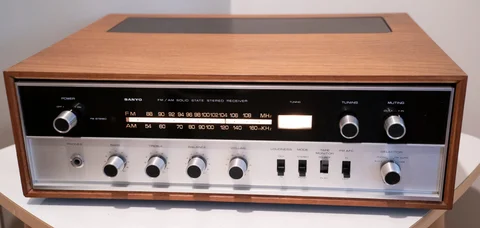 Sanyo DC-70U Stereo Receiver (1970s)
