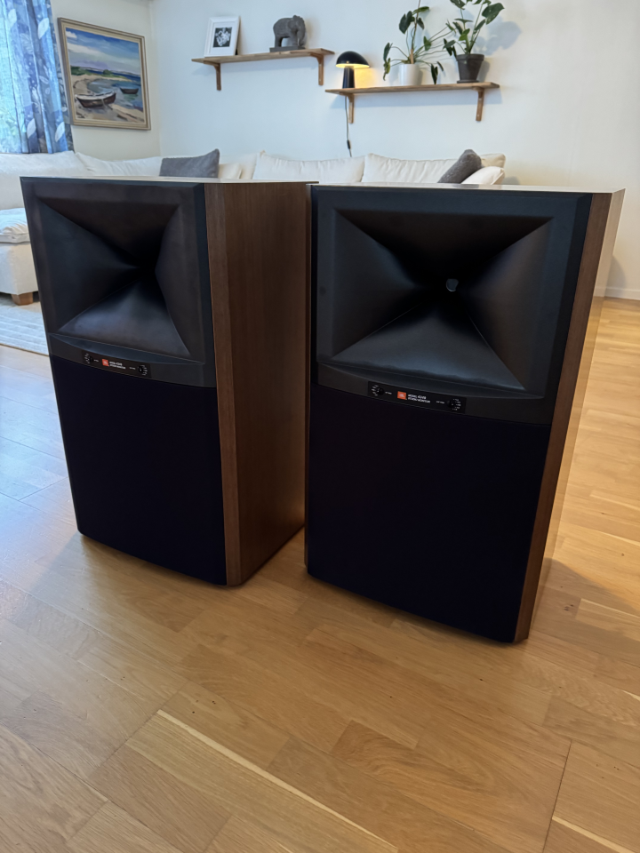 Nästan nya Jbl 4349 + Jp120 stativ