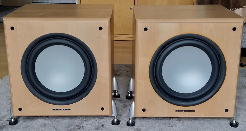 Ett par mycket v&auml;lv&aring;rdade 10-tums subwoofers med digitala slutsteg - Bild 4 av 5