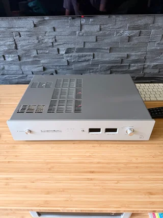 Luxman M-200