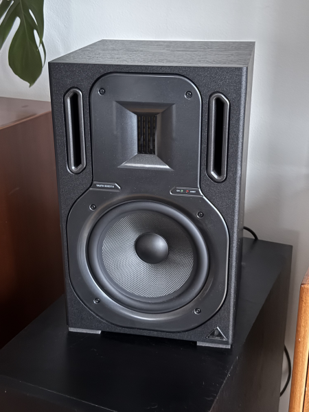 Mäktigt ljudsystem med dubbla subwoofers! - Bild 4 av 5