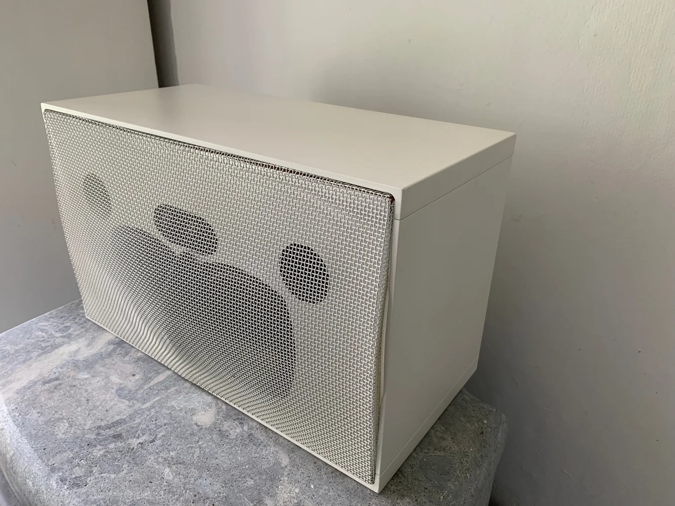 Altavoz Singular Högtalare plus orginal-adaptern i mkt fint skick 2005. Mycket ovanlig.