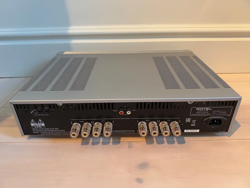 Rotel RB-1572 &ndash; 2&times;250W &ndash; kraftfullt stereoslutsteg - Bild 2 av 2