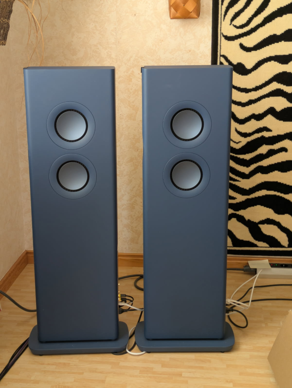 KEF LS60 