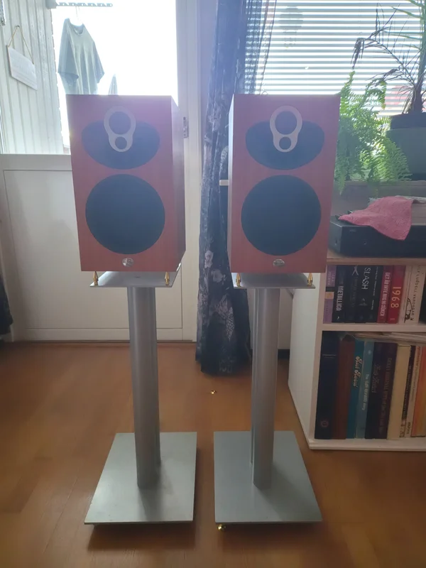 Linn majik 109 med silverstativen. - Bild 1 av 9