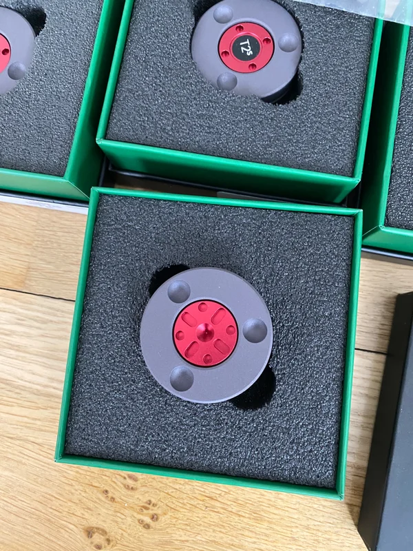 Ansuz acoustics Darkz T2 Supreme (T2S)+ Titanium balls. Ansuz acoustics Darkz T2 Supreme (T2S)+ Titanium balls. - Bild 3 av 3