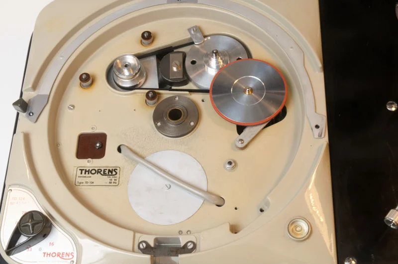 Fully restored Thorens TD-124 mk1 (s/n 45564) turntable with an SME 3012 Series II (s/n 7534) tonear - Image 5 of 9