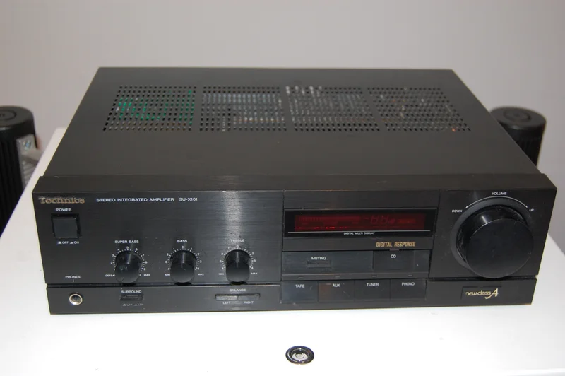 Technics SU-X101 Technics SU-X101 - Bild 1 av 2