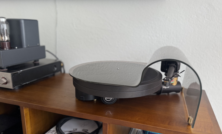 Kuzma Stabi S med Stogi Reference 9”, Hana ML pickup, Nordost Tyr phonokabel, Kuzma AC ström