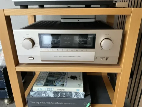 Accuphase E-480 med insticksmoduler