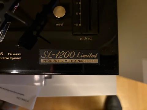 Technics SL-1200 Limited (SL-1200LTD) No. 01331 &ndash; Nyskick med originalmanual & dammskydd