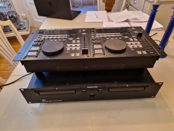  TASCAM CD-302 DUAL CD PLAYER