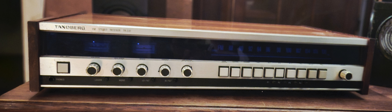 Säljer av 10 olika fina, gamla och igenkända hifi delar  - Bild 1 av 9