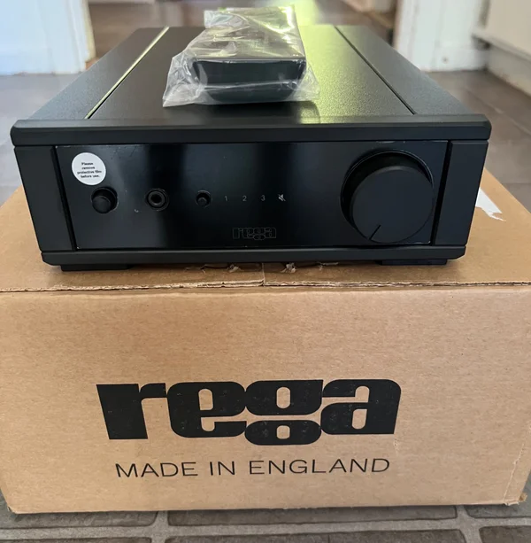 Rega IO - helt ny Rega IO - helt ny - Bild 2 av 4