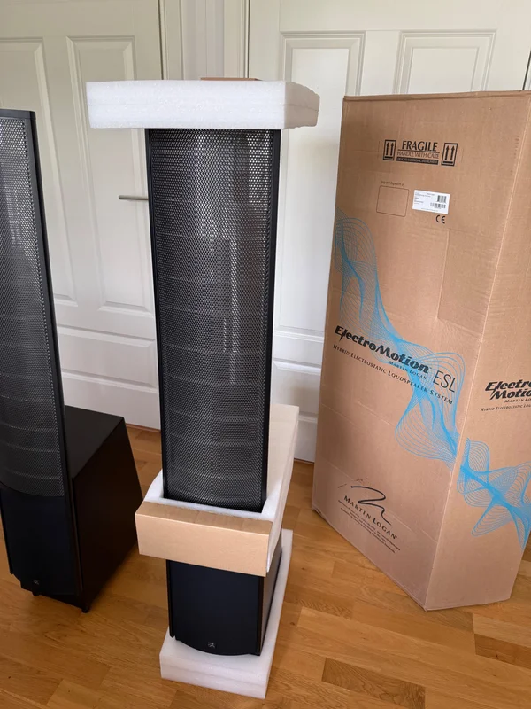 Martin Logan ElectroMotion ESL med Originalkartonger. F&ouml;rsta &auml;garen - Bild 2 av 8